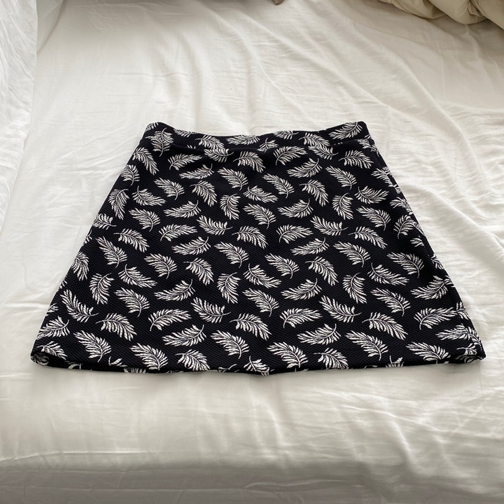 Leaf print black skirt -Small